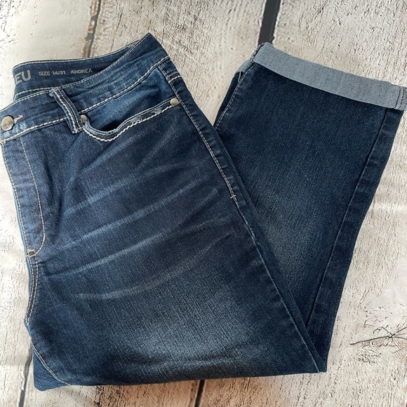 Code Bleu Crop Jean - Picture 5 of 5